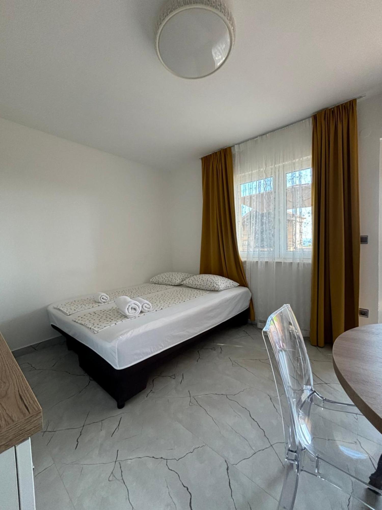 Apartments One Palm Подстрана Екстер'єр фото