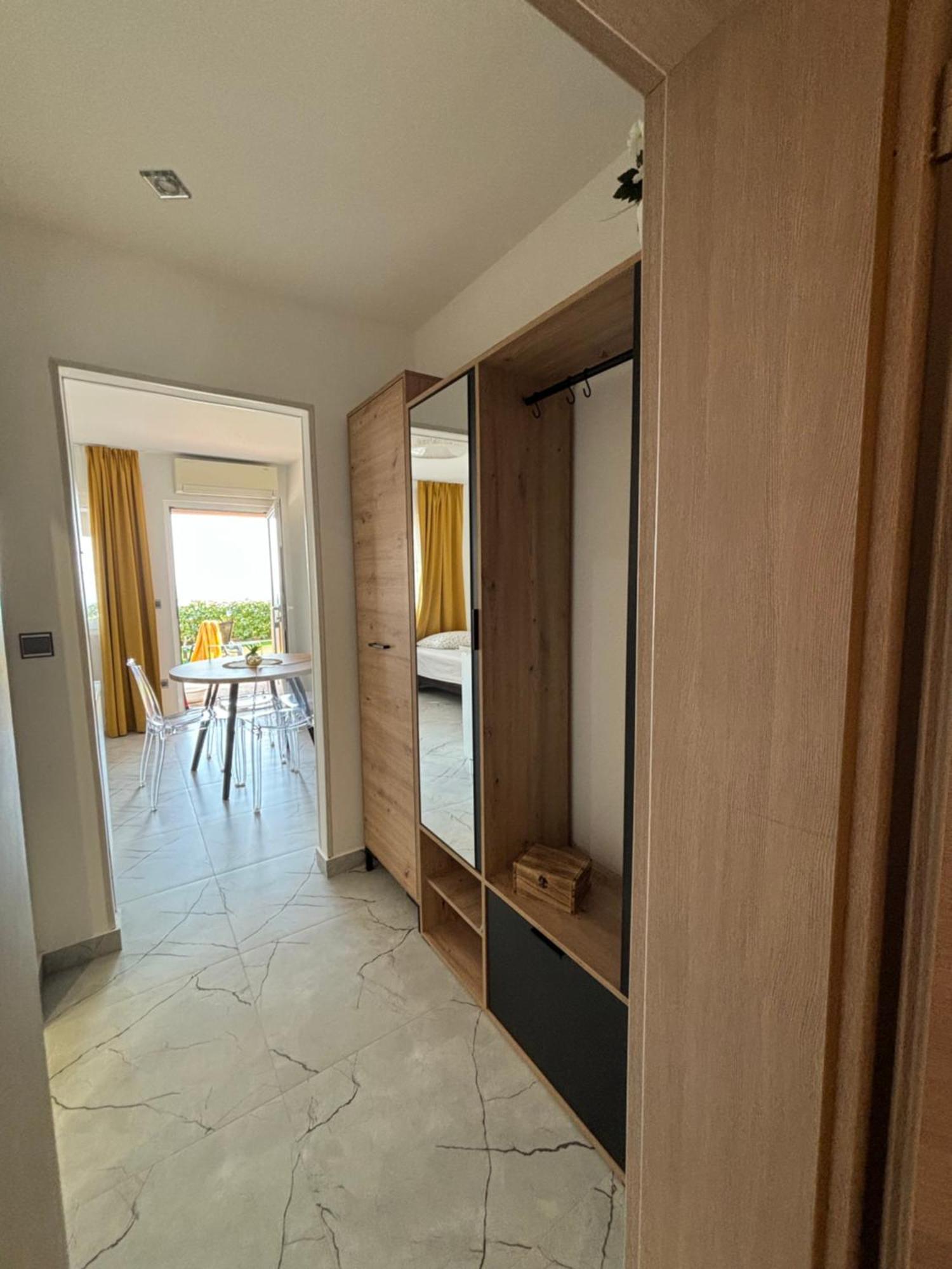 Apartments One Palm Подстрана Екстер'єр фото
