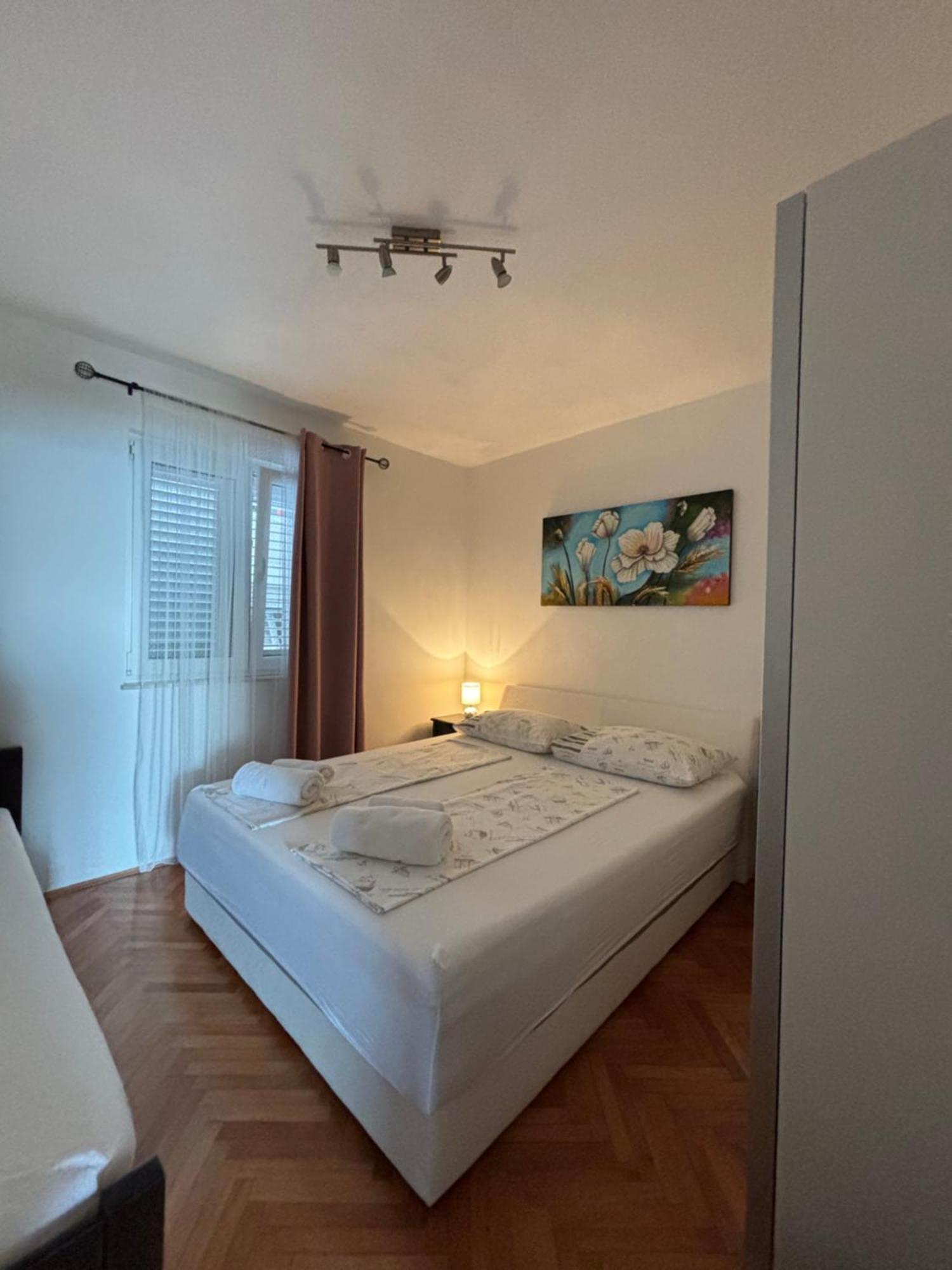 Apartments One Palm Подстрана Екстер'єр фото