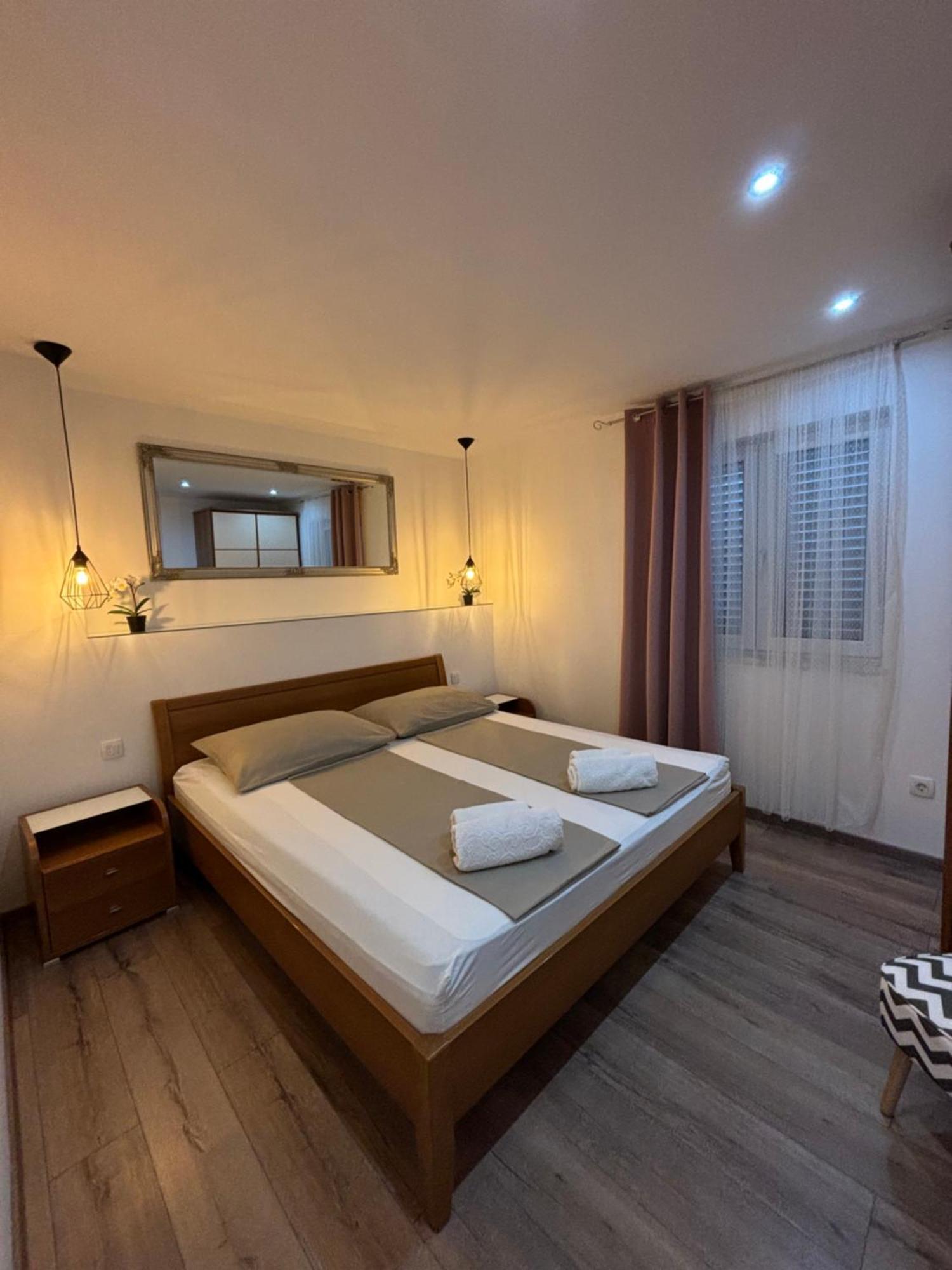 Apartments One Palm Подстрана Екстер'єр фото