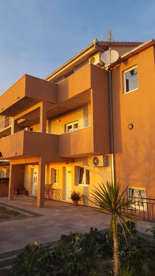 Apartments One Palm Подстрана Екстер'єр фото